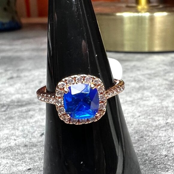 Ring Bomb Party Ring, NWOT, size 7, blue stone, rose gold color band - Picture 4 of 6
